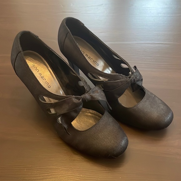 Ann Marino Pumps, Size 9M, 3.5”H heels, in very good used condition. - Picture 2 of 7